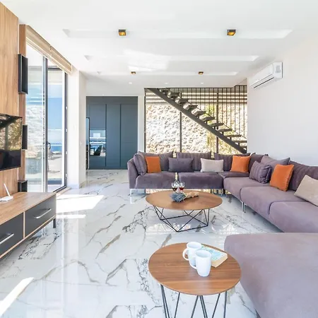 Villa Sleeps 10 With Pool Air Con And Wifi